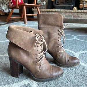 Lucky Brand lace up leather boots, size 9, tan color